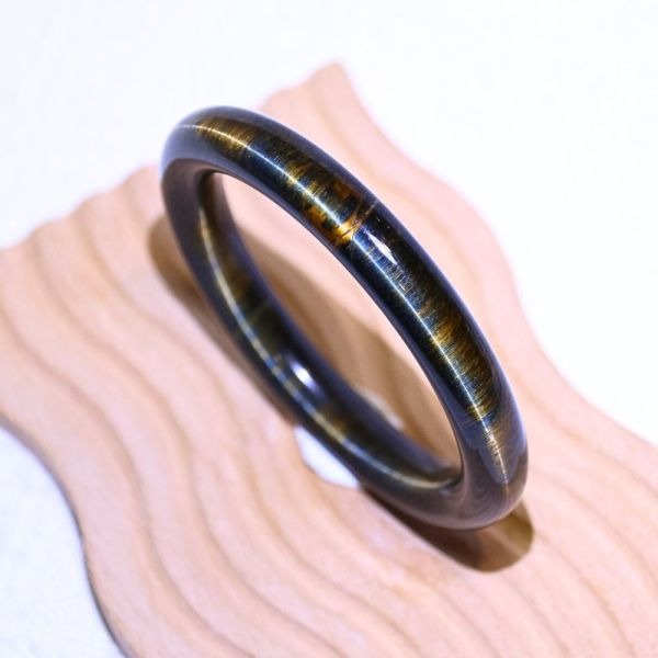 自信招財│虎眼石手鐲│圓骨鐲-57.3mm 水晶手鐲,開運手鐲,招財手鐲,招財水晶手鐲推薦,粉水晶手鐲,紫水晶手鐲,黃水晶手鐲,黑曜石手鐲,女生適合戴的水晶手鐲,2025年最旺水晶手鐲,水晶手鏈,水晶飾品,水晶手鐲佩戴禁忌