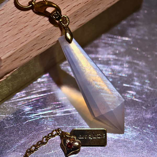 紫馬粉│藍月光│幻藍靈擺C 晶礦飾品,水晶飾品,雕刻擺件,永生水晶樹,水晶洞,水晶球,水晶柱,原礦,晶洞,晶礦原礦,紫水晶,白水晶,太極玉,佘太翠,紅膠花,海藍寶,白水晶,開運擺件