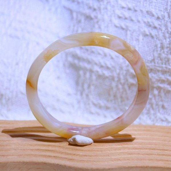 友愛與希望│櫻花瑪瑙手鐲│貴妃鐲(正圈55mm) 水晶手鐲,手鐲,玉手鐲,水晶手鐲如何保養,紫水晶手鐲,粉晶手鐲,櫻花瑪瑙鐲,雕刻鐲,佘太翠,藍磷灰,黑曜石,手鐲款式,手鐲尺寸,手鐲鐲型,天然水晶手鐲,水晶手鐲功效