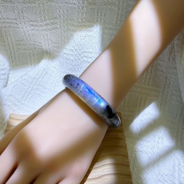 提高覺察│拉長石手鐲│平安鐲-57.3mm 水晶手鐲,開運手鐲,招財手鐲,招財水晶手鐲推薦,粉水晶手鐲,紫水晶手鐲,黃水晶手鐲,黑曜石手鐲,女生適合戴的水晶手鐲,2025年最旺水晶手鐲,水晶手鏈,水晶飾品,水晶手鐲佩戴禁忌