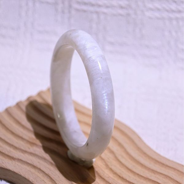 消除惡夢│日月同輝手鐲│平安鐲-57mm 水晶手鐲,手鐲,玉手鐲,水晶手鐲如何保養,紫水晶手鐲,粉晶手鐲,櫻花瑪瑙鐲,雕刻鐲,佘太翠,藍磷灰,黑曜石,手鐲款式,手鐲尺寸,手鐲鐲型,天然水晶手鐲,水晶手鐲功效