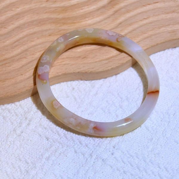 友愛與希望│櫻花瑪瑙手鐲│貴妃鐲(正圈55mm) 水晶手鐲,手鐲,玉手鐲,水晶手鐲如何保養,紫水晶手鐲,粉晶手鐲,櫻花瑪瑙鐲,雕刻鐲,佘太翠,藍磷灰,黑曜石,手鐲款式,手鐲尺寸,手鐲鐲型,天然水晶手鐲,水晶手鐲功效