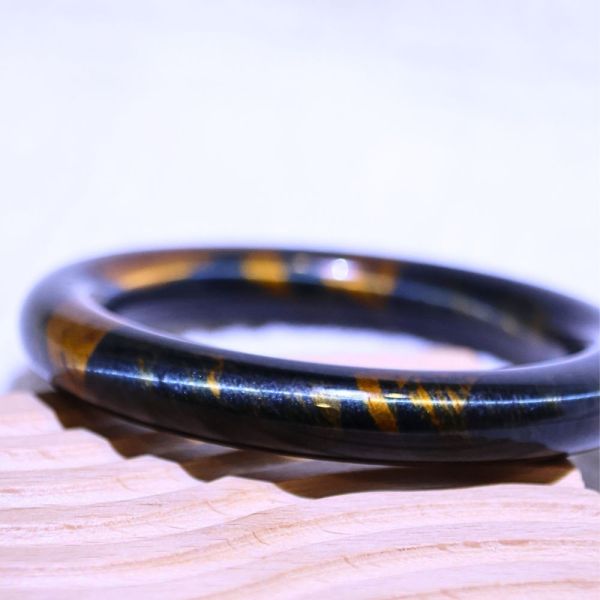 自信招財│虎眼石手鐲│圓骨鐲-54mm 水晶手鐲,開運手鐲,招財手鐲,招財水晶手鐲推薦,粉水晶手鐲,紫水晶手鐲,黃水晶手鐲,黑曜石手鐲,女生適合戴的水晶手鐲,2025年最旺水晶手鐲,水晶手鏈,水晶飾品,水晶手鐲佩戴禁忌