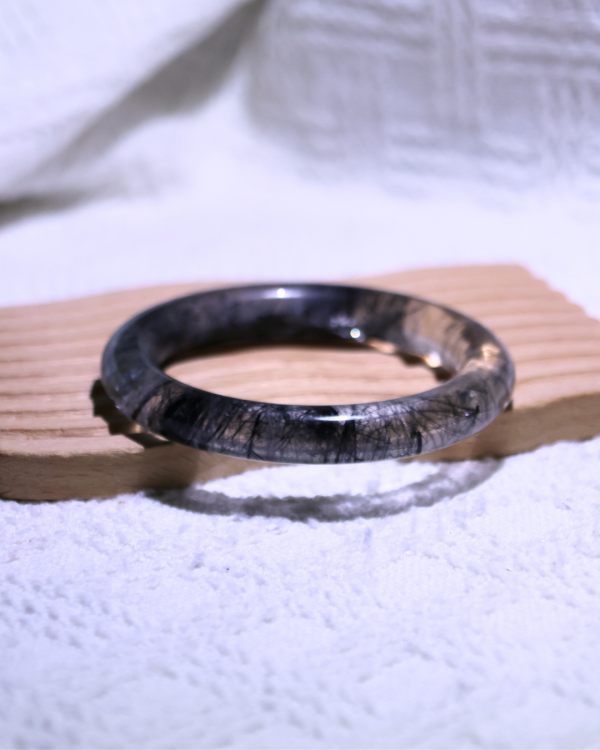 領袖之石│黑髮晶手鐲│圓骨鐲-54.2mm 水晶手鐲,手鐲,玉手鐲,水晶手鐲如何保養,紫水晶手鐲,粉晶手鐲,櫻花瑪瑙鐲,雕刻鐲,佘太翠,藍磷灰,黑曜石,手鐲款式,手鐲尺寸,手鐲鐲型,天然水晶手鐲,水晶手鐲功效