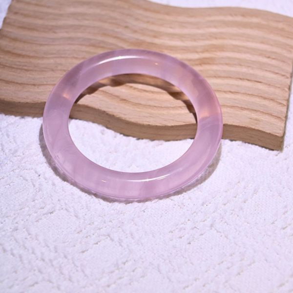愛情之石│粉晶手鐲│圓骨鐲-52.7mm 水晶手鐲,手鐲,玉手鐲,水晶手鐲如何保養,紫水晶手鐲,粉晶手鐲,櫻花瑪瑙鐲,雕刻鐲,佘太翠,藍磷灰,黑曜石,手鐲款式,手鐲尺寸,手鐲鐲型,天然水晶手鐲,水晶手鐲功效