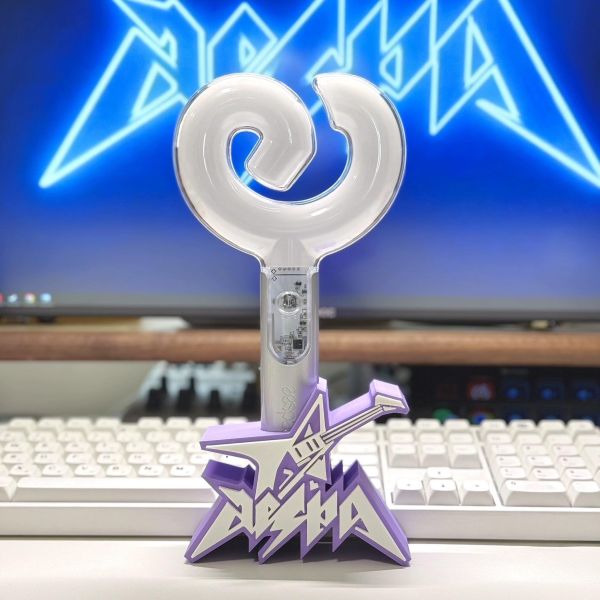 【代購】手燈底座｜aespa｜白紫款 十二星座水晶,星座開運水晶,星座專屬水晶,星座運勢飾品,水晶能量石,星座水晶擺件,開運水晶推薦,星座能量飾品,星座生日禮物,星座幸運物,星座開運水晶推薦,星座靈性療癒