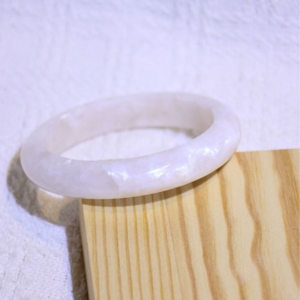 消除惡夢│日月同輝手鐲│平安鐲-55.8mm 水晶手鐲,手鐲,玉手鐲,水晶手鐲如何保養,紫水晶手鐲,粉晶手鐲,櫻花瑪瑙鐲,雕刻鐲,佘太翠,藍磷灰,黑曜石,手鐲款式,手鐲尺寸,手鐲鐲型,天然水晶手鐲,水晶手鐲功效