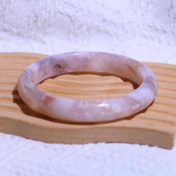 友愛與希望│櫻花瑪瑙手鐲│平安鐲-55mm 水晶手鐲,手鐲,玉手鐲,水晶手鐲如何保養,紫水晶手鐲,粉晶手鐲,櫻花瑪瑙鐲,雕刻鐲,佘太翠,藍磷灰,黑曜石,手鐲款式,手鐲尺寸,手鐲鐲型,天然水晶手鐲,水晶手鐲功效
