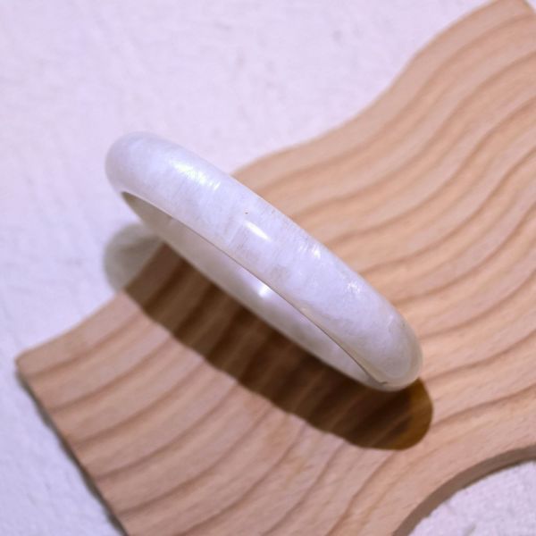 消除惡夢│日月同輝手鐲│平安鐲-57mm 水晶手鐲,手鐲,玉手鐲,水晶手鐲如何保養,紫水晶手鐲,粉晶手鐲,櫻花瑪瑙鐲,雕刻鐲,佘太翠,藍磷灰,黑曜石,手鐲款式,手鐲尺寸,手鐲鐲型,天然水晶手鐲,水晶手鐲功效