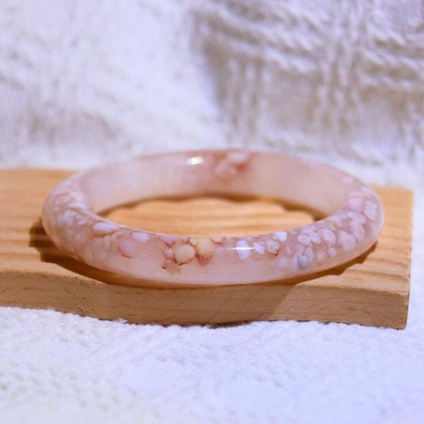 友愛與希望│櫻花瑪瑙手鐲│貴妃鐲(正圈57mm) 水晶手鐲,手鐲,玉手鐲,水晶手鐲如何保養,紫水晶手鐲,粉晶手鐲,櫻花瑪瑙鐲,雕刻鐲,佘太翠,藍磷灰,黑曜石,手鐲款式,手鐲尺寸,手鐲鐲型,天然水晶手鐲,水晶手鐲功效