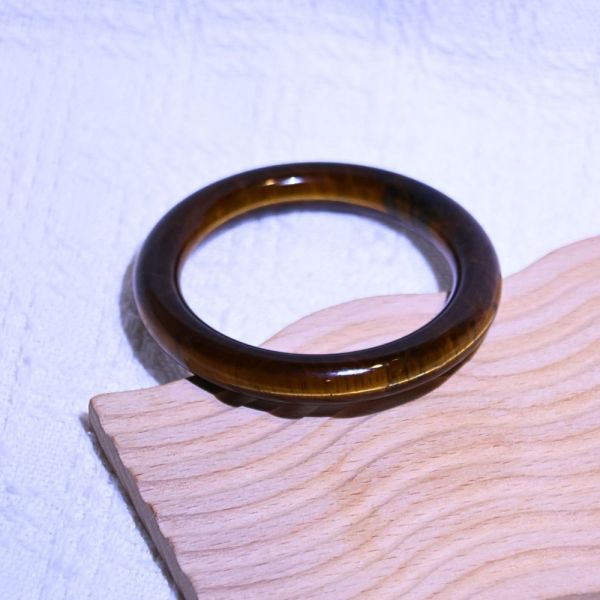 自信招財│虎眼石手鐲│圓骨鐲-55mm 水晶手鐲,開運手鐲,招財手鐲,招財水晶手鐲推薦,粉水晶手鐲,紫水晶手鐲,黃水晶手鐲,黑曜石手鐲,女生適合戴的水晶手鐲,2025年最旺水晶手鐲,水晶手鏈,水晶飾品,水晶手鐲佩戴禁忌