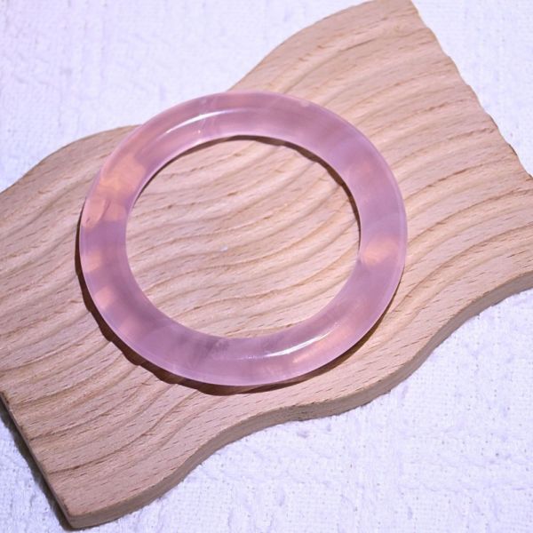 愛情之石│粉晶手鐲│圓骨鐲-52.7mm 水晶手鐲,手鐲,玉手鐲,水晶手鐲如何保養,紫水晶手鐲,粉晶手鐲,櫻花瑪瑙鐲,雕刻鐲,佘太翠,藍磷灰,黑曜石,手鐲款式,手鐲尺寸,手鐲鐲型,天然水晶手鐲,水晶手鐲功效