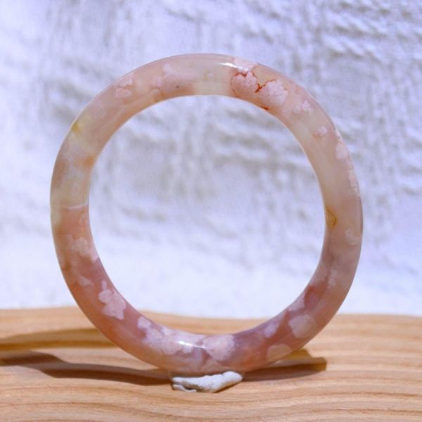 友愛與希望│櫻花瑪瑙手鐲│貴妃鐲(正圈54mm) 水晶手鐲,手鐲,玉手鐲,水晶手鐲如何保養,紫水晶手鐲,粉晶手鐲,櫻花瑪瑙鐲,雕刻鐲,佘太翠,藍磷灰,黑曜石,手鐲款式,手鐲尺寸,手鐲鐲型,天然水晶手鐲,水晶手鐲功效