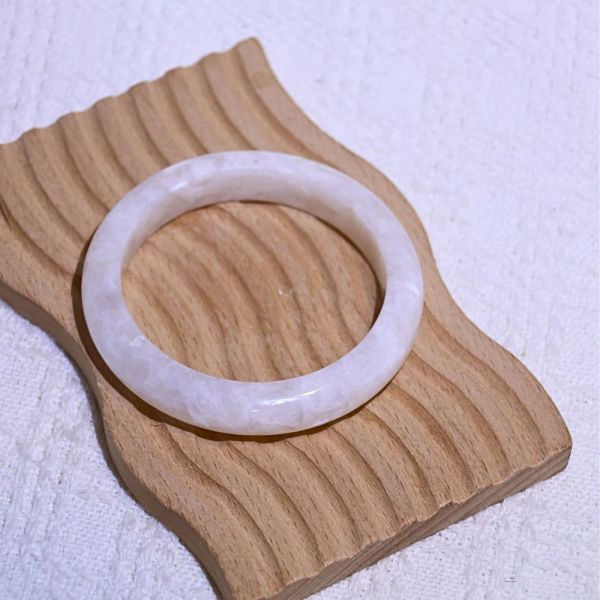 消除惡夢│日月同輝手鐲│平安鐲-55.8mm 水晶手鐲,手鐲,玉手鐲,水晶手鐲如何保養,紫水晶手鐲,粉晶手鐲,櫻花瑪瑙鐲,雕刻鐲,佘太翠,藍磷灰,黑曜石,手鐲款式,手鐲尺寸,手鐲鐲型,天然水晶手鐲,水晶手鐲功效