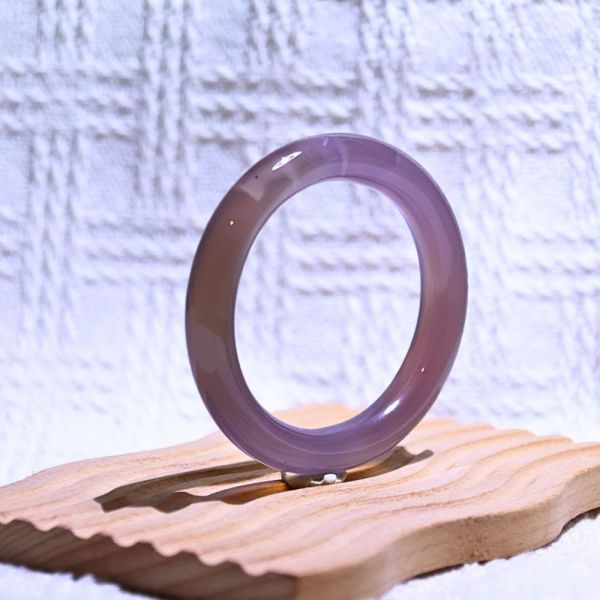 魅力展現│紫玉髓手鐲│貴妃鐲-55.2mm 水晶手鐲,手鐲,玉手鐲,水晶手鐲如何保養,紫水晶手鐲,粉晶手鐲,櫻花瑪瑙鐲,雕刻鐲,佘太翠,藍磷灰,黑曜石,手鐲款式,手鐲尺寸,手鐲鐲型,天然水晶手鐲,水晶手鐲功效