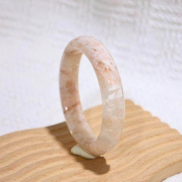 祈願之石│雪花幽靈手鐲│平安鐲-52mm 水晶手鐲,手鐲,玉手鐲,水晶手鐲如何保養,紫水晶手鐲,粉晶手鐲,櫻花瑪瑙鐲,雕刻鐲,佘太翠,藍磷灰,黑曜石,手鐲款式,手鐲尺寸,手鐲鐲型,天然水晶手鐲,水晶手鐲功效