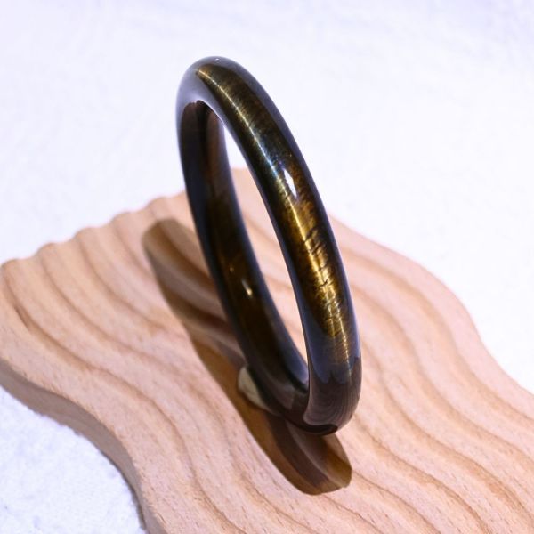 自信招財│虎眼石手鐲│圓骨鐲-57.3mm 水晶手鐲,開運手鐲,招財手鐲,招財水晶手鐲推薦,粉水晶手鐲,紫水晶手鐲,黃水晶手鐲,黑曜石手鐲,女生適合戴的水晶手鐲,2025年最旺水晶手鐲,水晶手鏈,水晶飾品,水晶手鐲佩戴禁忌