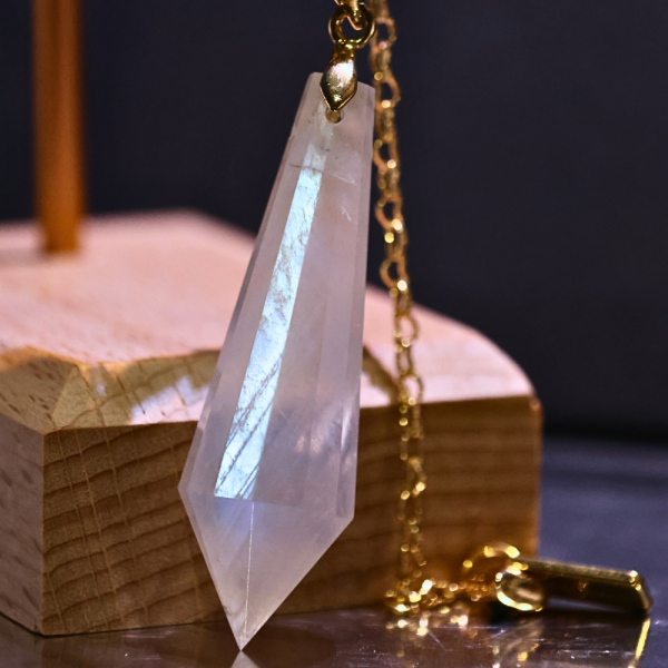 藍磷灰│藍月光│幻藍靈擺B 晶礦飾品,水晶飾品,雕刻擺件,永生水晶樹,水晶洞,水晶球,水晶柱,原礦,晶洞,晶礦原礦,紫水晶,白水晶,太極玉,佘太翠,紅膠花,海藍寶,白水晶,開運擺件