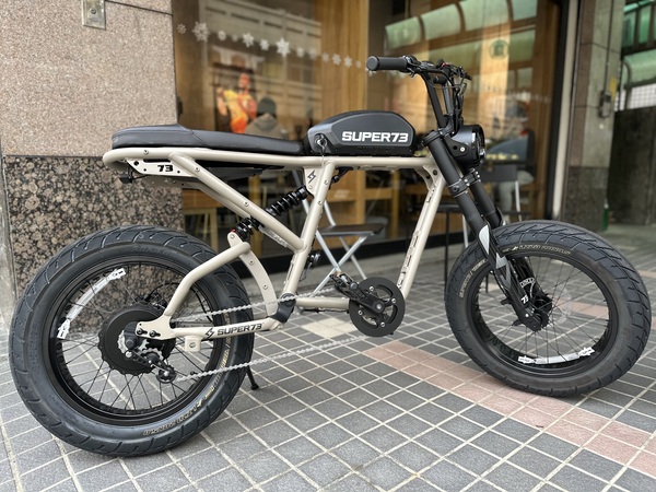 SUPER73-R BROOKLYN布魯克林 super73,電輔車,電動腳踏車,電動自行車,super73配件,RX,S2,ZX,MOJAVE,Malibu,MIAMI,Z1,brooklyn
余文樂,權志龍