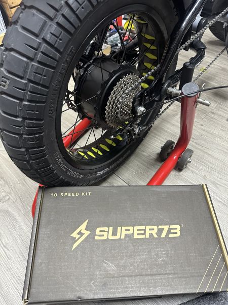 原廠10段變速系統 #SUPER73Taiwan #全台唯一實體店面 #美國原裝進口🇺🇸 #到府服務 #美國原裝SUPER73 #現貨在庫 #免預定 #電輔車 #里程焦慮

#Super73的10速套件 #Shimano #Zee後變速器系統