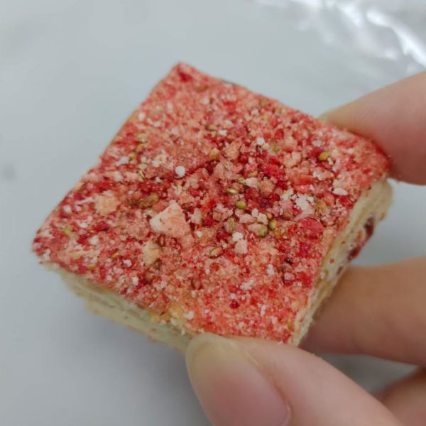 草莓凍乾雪Q餅 草莓凍乾,雪Q餅,蛋奶素,無明膠,無防腐劑,天然無負擔,年節點心,年節糖果