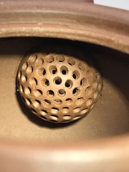 1980年小石桃壺(紫砂清水泥)(作者:洪源) 