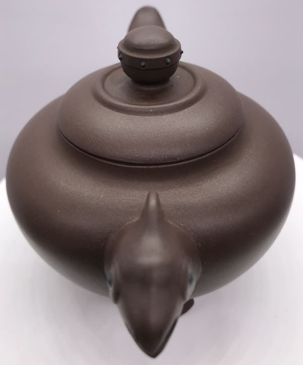 1985年天雞壺(高級紫砂+綠泥珠點)(作者:陳旭娟) 