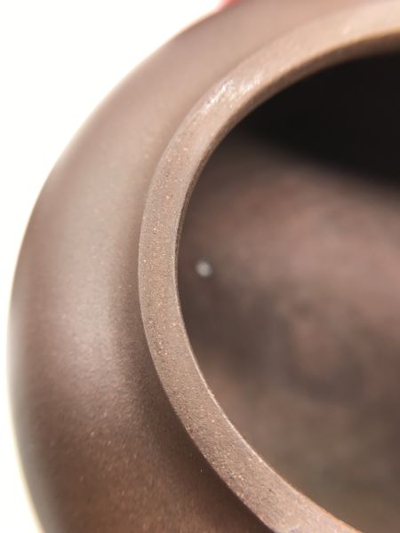 1985年天雞壺(高級紫砂+綠泥珠點)(作者:陳旭娟) 