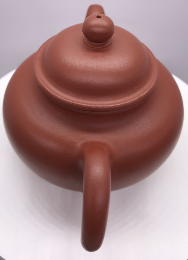 1995年蜂窩輟球壺(朱泥)(作者:夏梅林) 