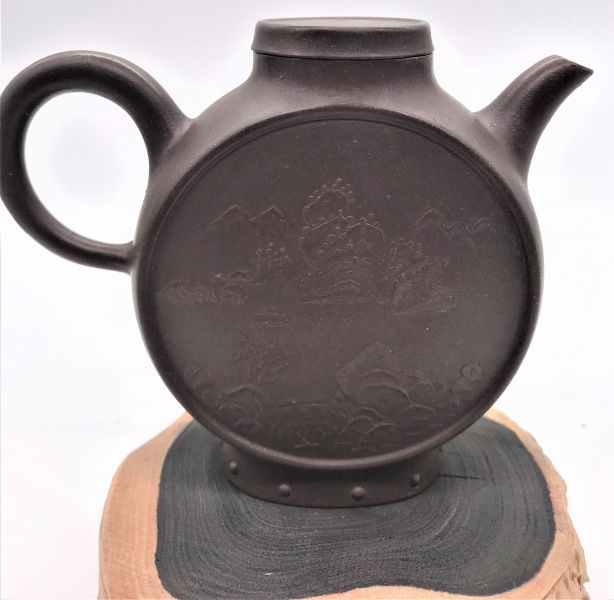 民國初年月中景紫砂茶壺 