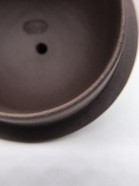 1980年玉笠壺(紫砂)(作者:吳小華) 