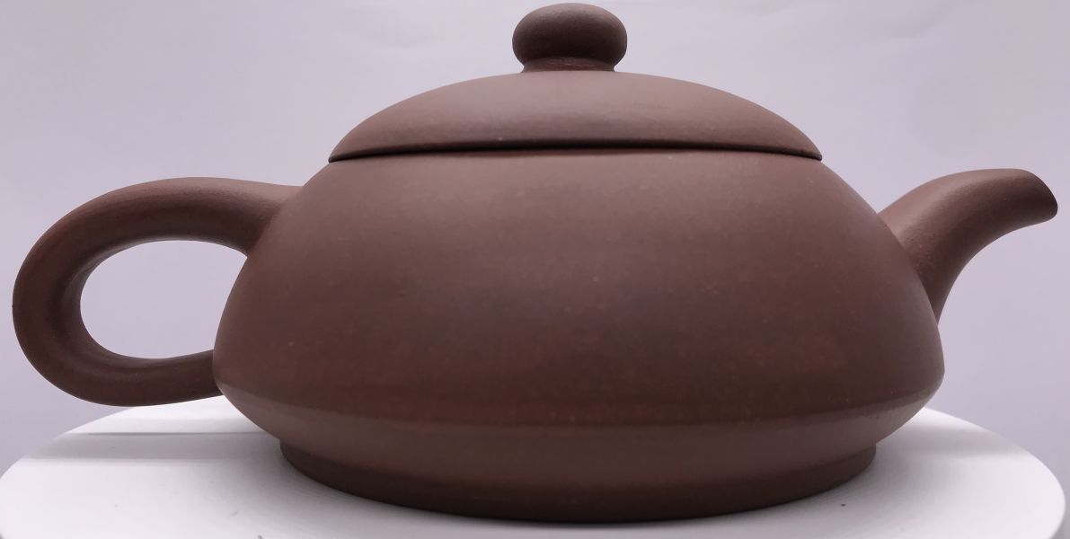 1970年早期圓扁壺(紫砂)(作者:張國華) 