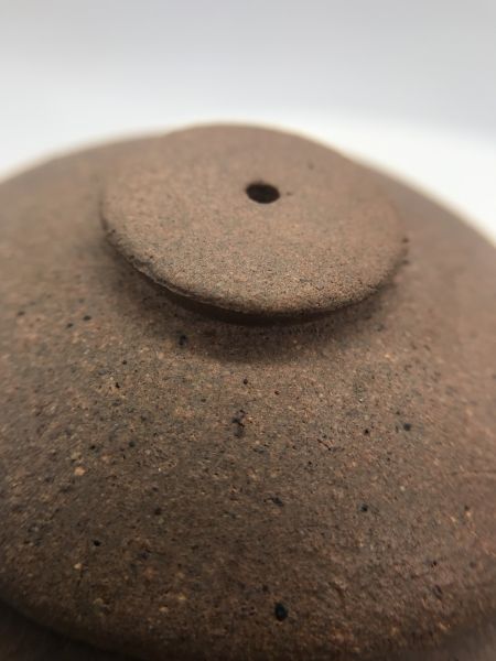 巨輪朱段泥茶壺 