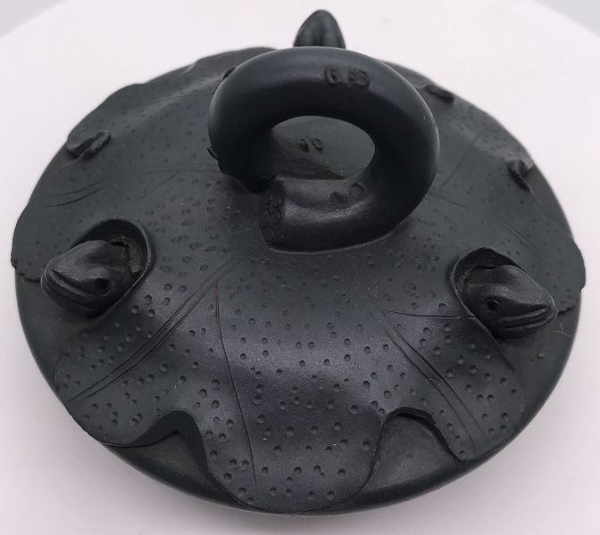 1990年荷葉青蛙報春茶壺 