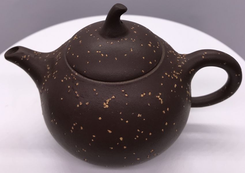 1975年金點梨型壺(鋪砂)(作者:孟臣) 