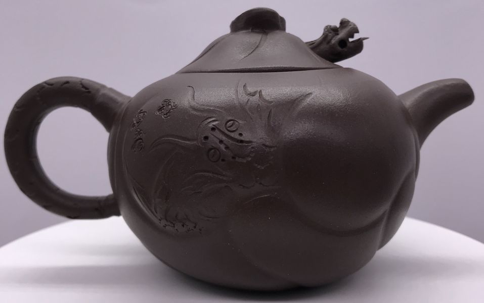 1980年魚化龍(紫砂)茶壺(作者:蔣勤華) 