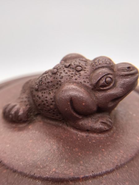 1980年竹節三腳金蟾茶壺 