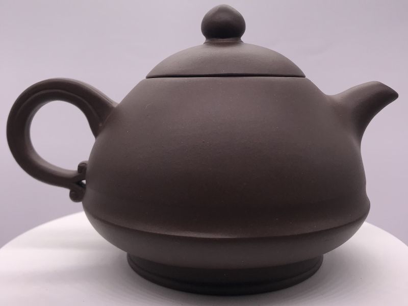 1980年玉笠壺(紫砂)(作者:吳小華) 