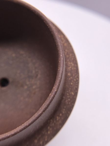 1980年繡球如意壺(作者:中國宜興)(紫砂容砂) 