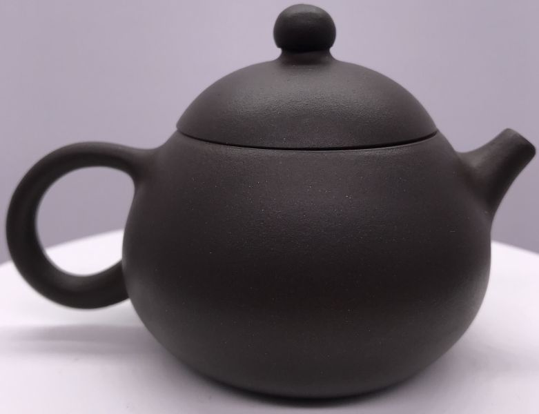 1990年小西施壺(黑鐵砂)(作者:潘井力芬) 