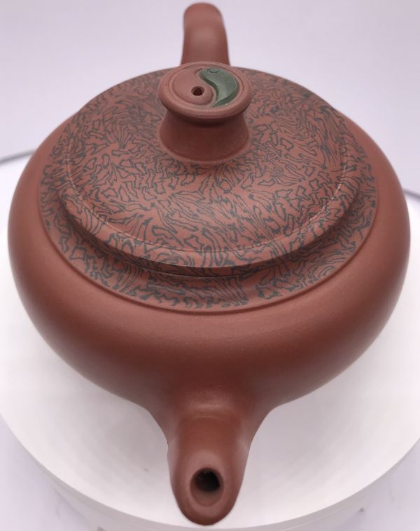 2012年絞泥太極如意壺(絞泥)(作者:惠自強) 