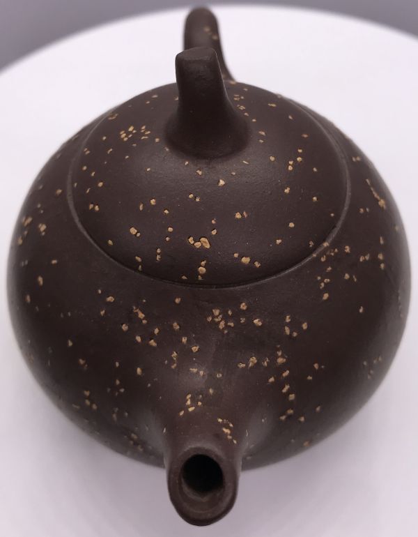 1975年金點梨型壺(鋪砂)(作者:孟臣) 