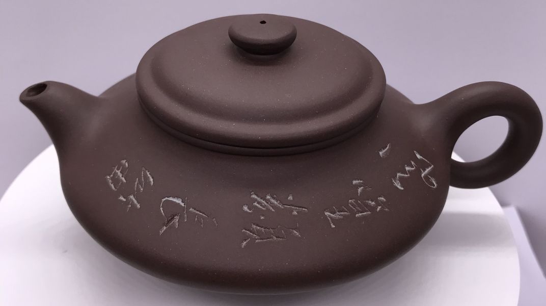 1990年後扁燈壺(紫砂)(作者:呂靜芷) 