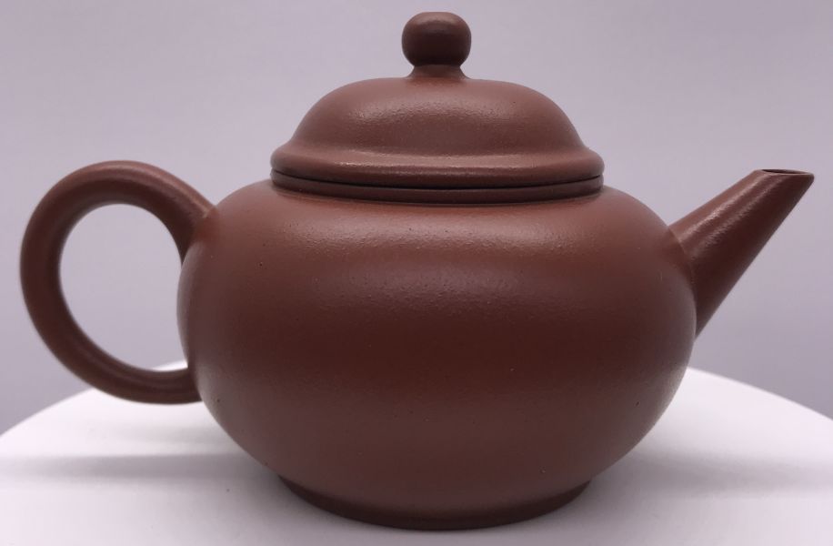 1985年標準壺(8杯)(紅土)(作者:高海庚) 