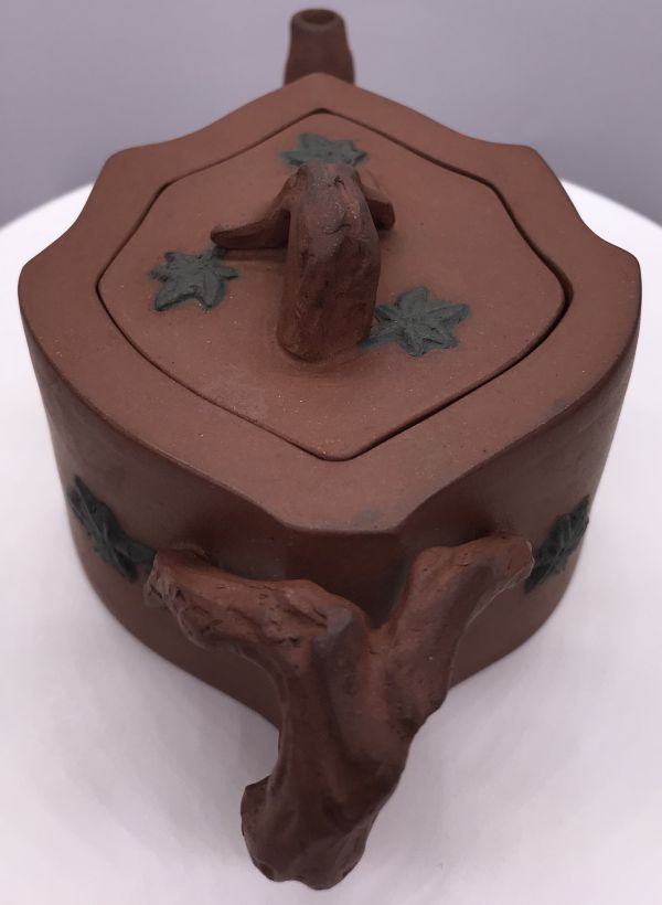 1990年楓段壺(紫砂清水泥)(作者:洪志美) 