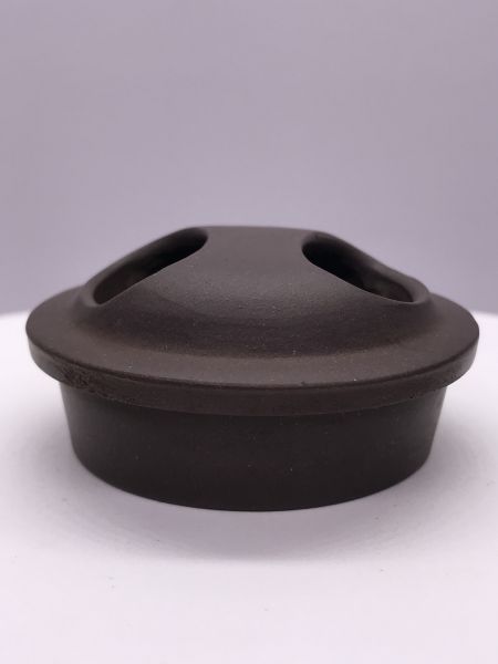 1980年牛蓋圓珠壺(紫砂)(作者:周蘭芳) 