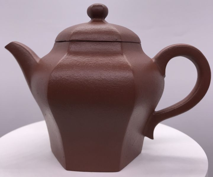 1990年代仿古六方宮燈壺(朱泥)(作者:孟臣) 