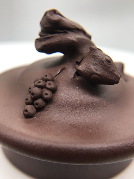 1980年如意松鼠葡萄茶壺 