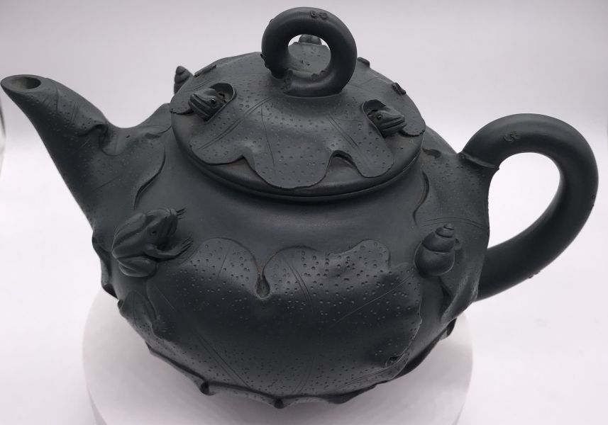 1990年荷葉青蛙報春茶壺 