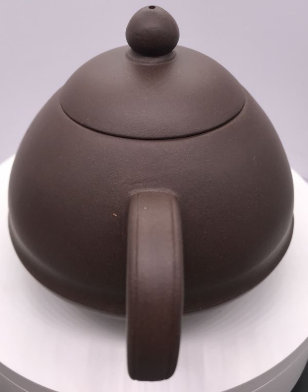 1980年玉笠壺(紫砂)(作者:吳小華) 